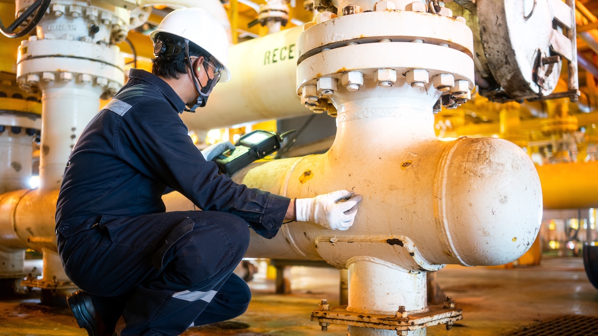 Inspectors,Inspect,Pipes,In,The,Petrochemical,Industry,With,Ultrasonic,Instruments. Inspecting Pipes Using Ultrasonic NDT Instruments at Petrochemical Facility